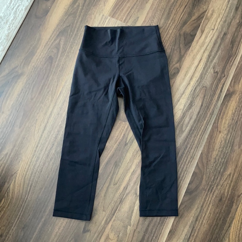 Lululemon WunderUnder 23 inch